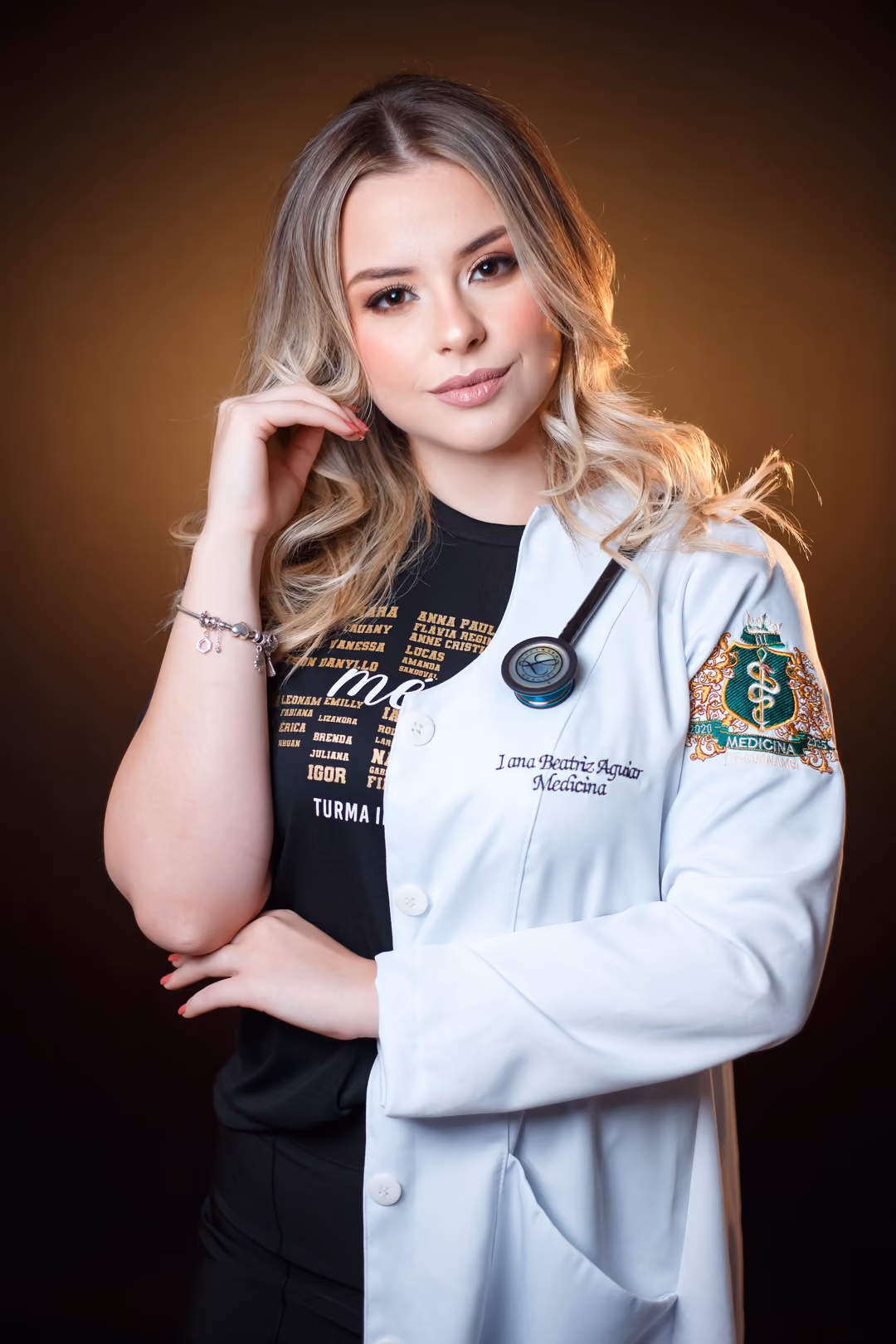 Formando em ensaio fotográfico da formatura.