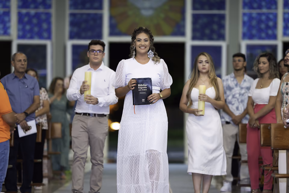 Formandos na missa de formatura.